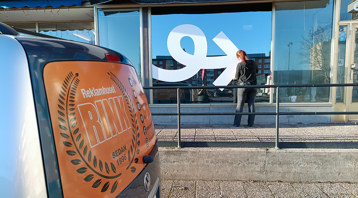 Fönsterdekor till ON VIA i Köping - Reklamhuset RINK