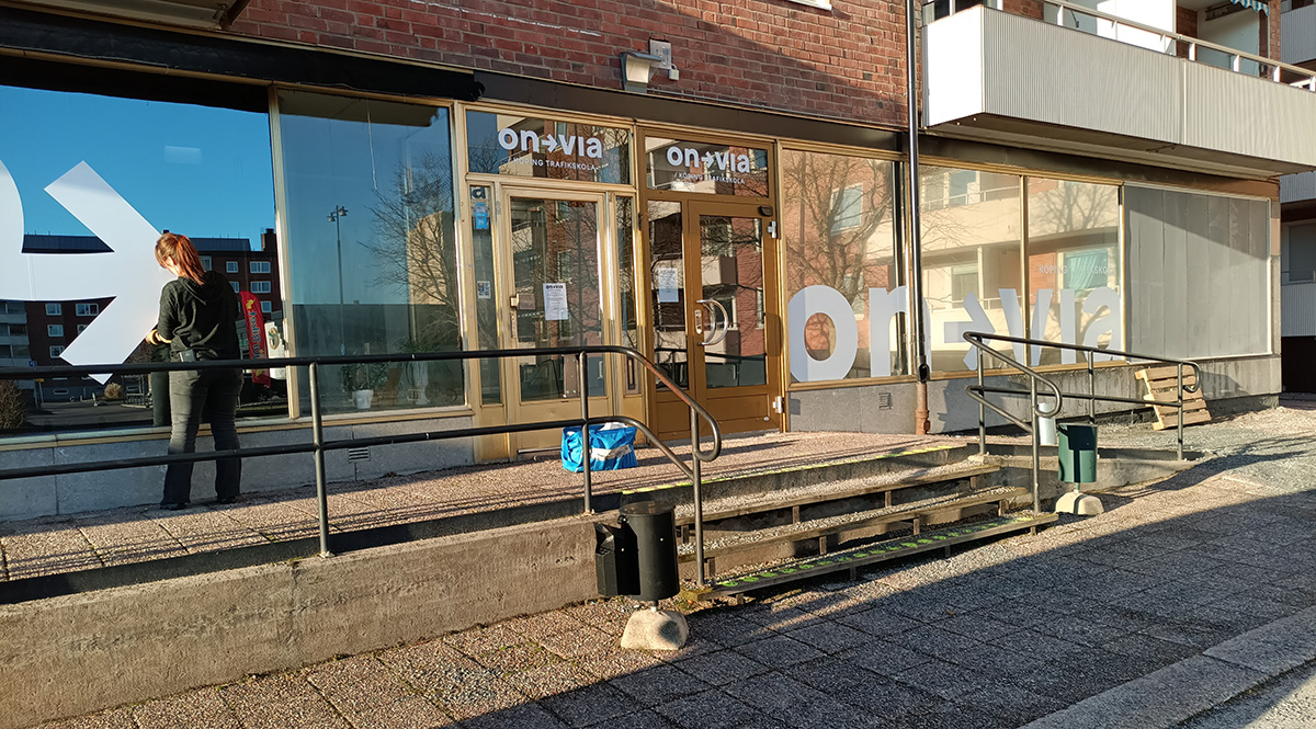 Fönsterdekor till ON VIA i Köping - Reklamhuset RINK