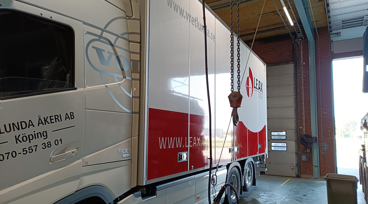 Ny lastbilsdekor till Vretlunda Åkeri - Reklamhuset RINK