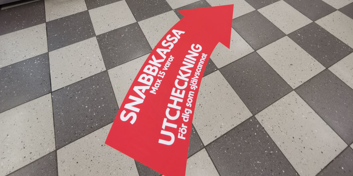 Permanent monterade golvdekaler på ICA MAXI Köping - Reklamhuset RINK