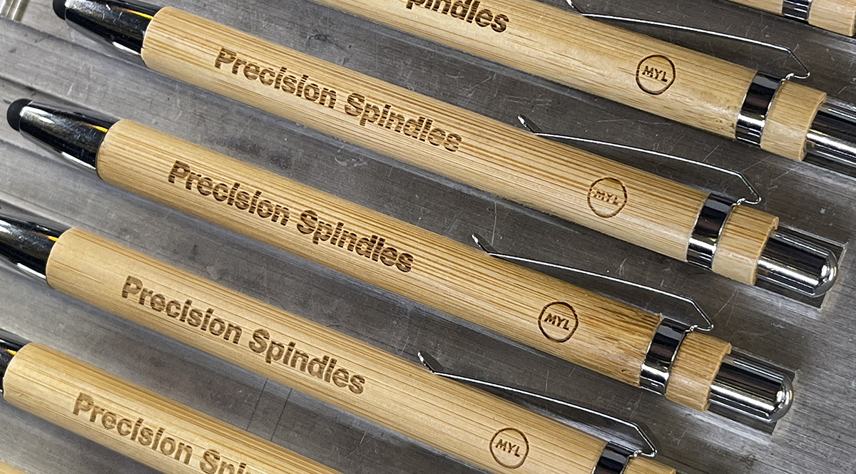 Lasergraverade pennor i bambu