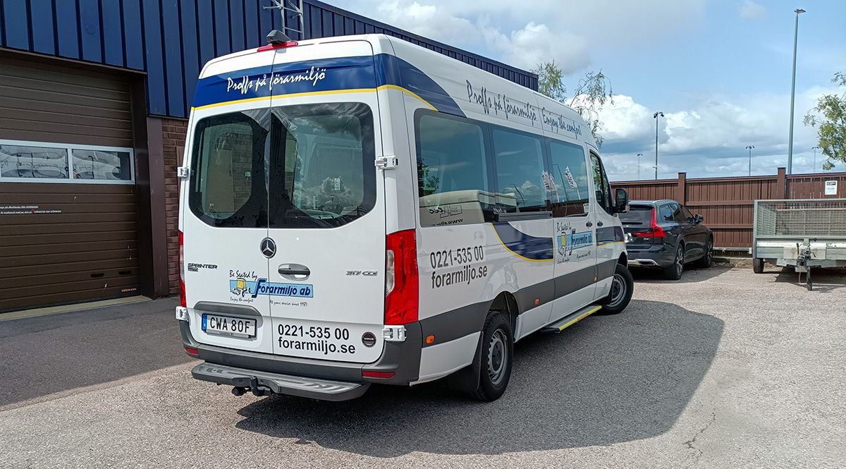 Fordonsdekor till Förarmiljö i Kolsva - Reklamhuset RINK